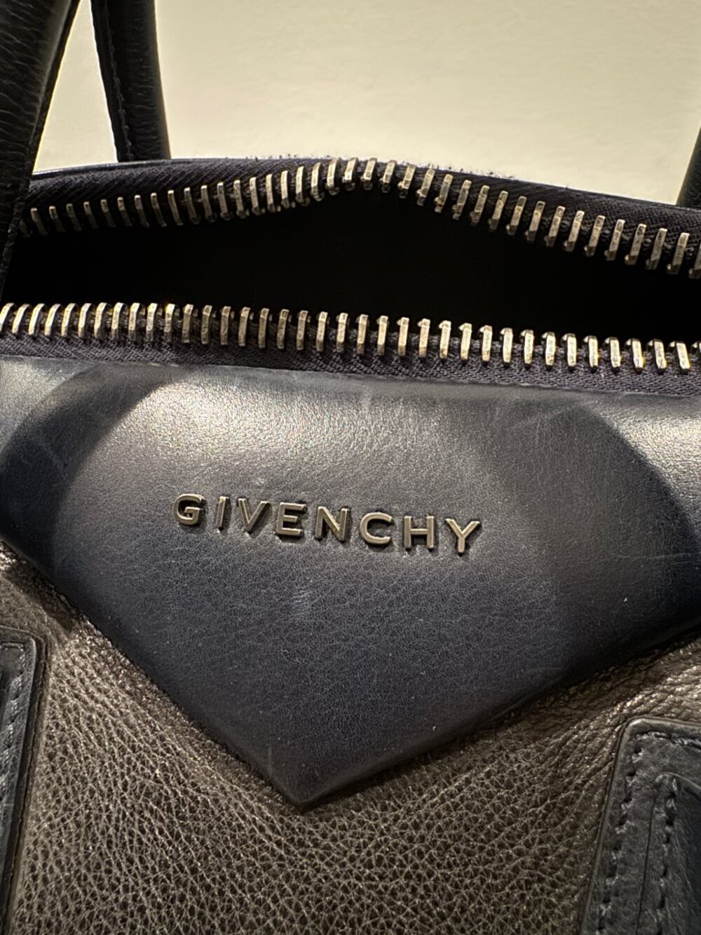Givenchy Medium Antigona - navy-black - box leather - Picture 2 of 10